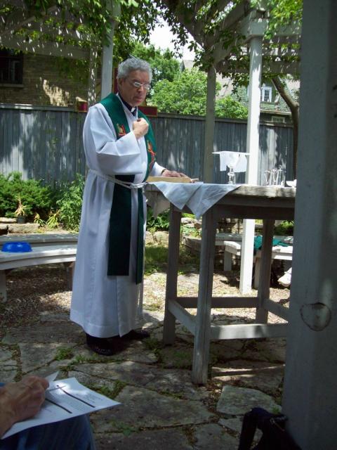 PrayerGardenNoonMass_03.jpg