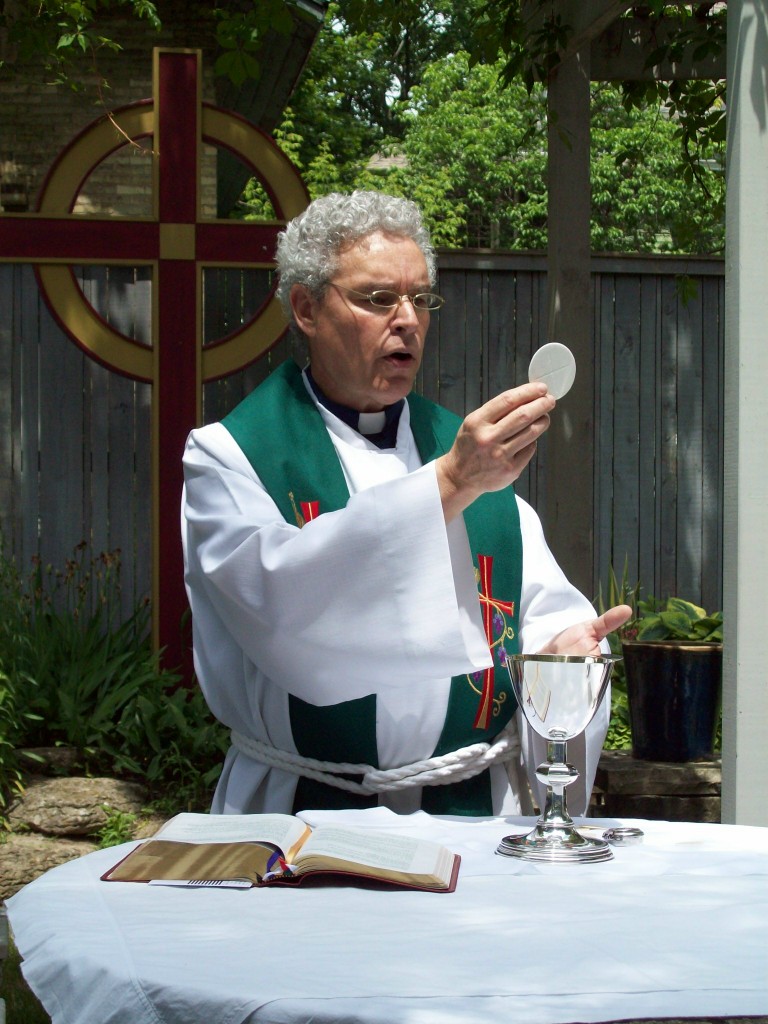 PrayerGardenNoonMass_06.jpg