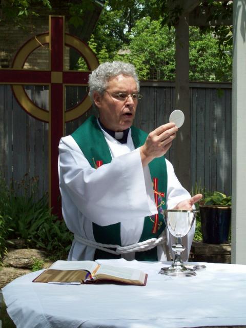PrayerGardenNoonMass_06.jpg