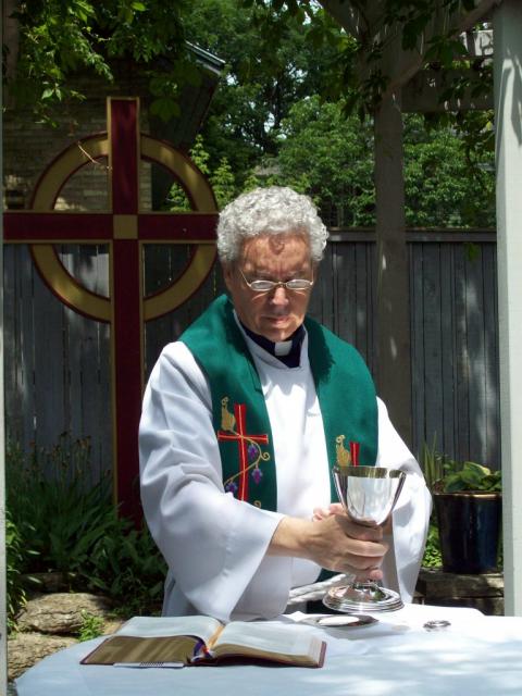 PrayerGardenNoonMass_08.jpg