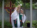 PrayerGardenNoonMass_09.jpg